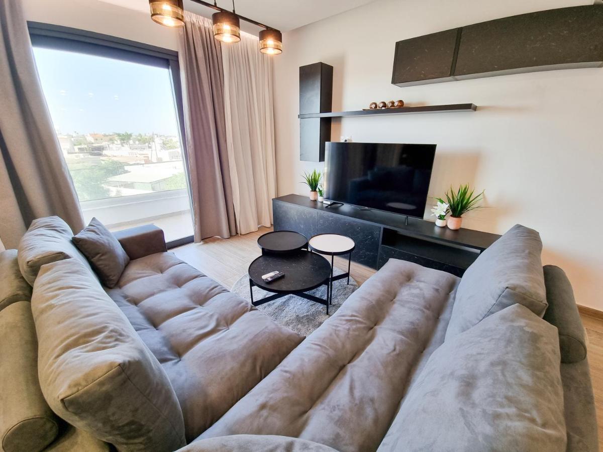 Lucky Strike Apartment Paralimni Exterior photo